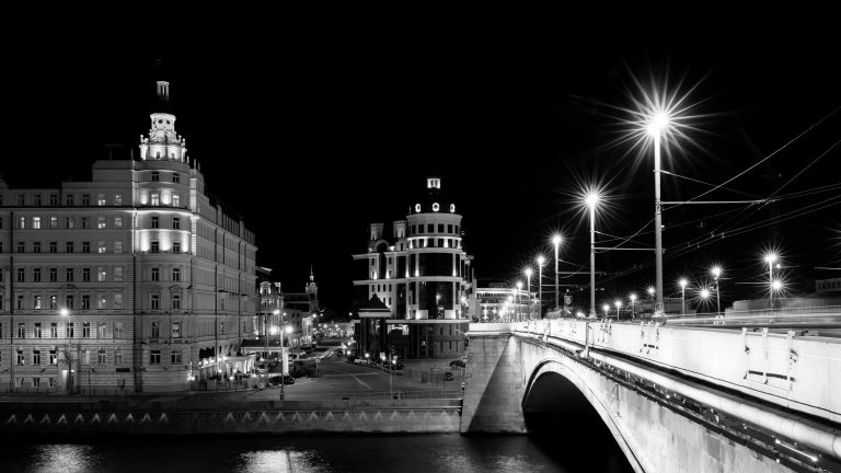 Bild: Moskau – Brücke zum Roten Platz – Kamera: NIKON D810 |  | Brennweite: 35mm | Verschlusszeit: 6/1 | Blende: f/14.0 | ISO: 64