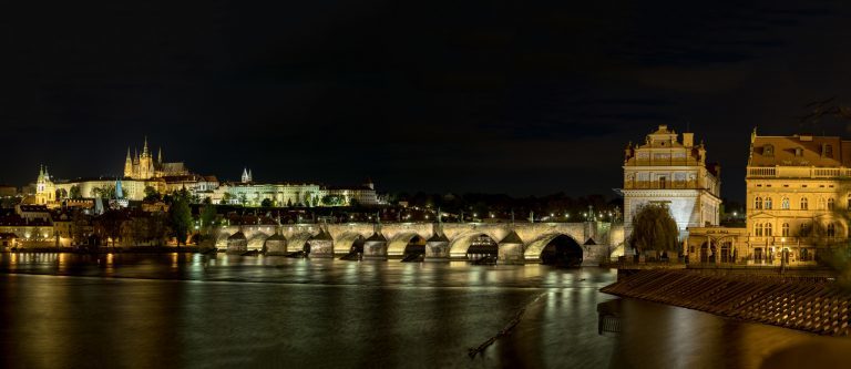 Prag – Karlsbrücke – Hochkant Panorama aus 12 Einzelaufnahmen – D850 mit 70-210 f/2.8