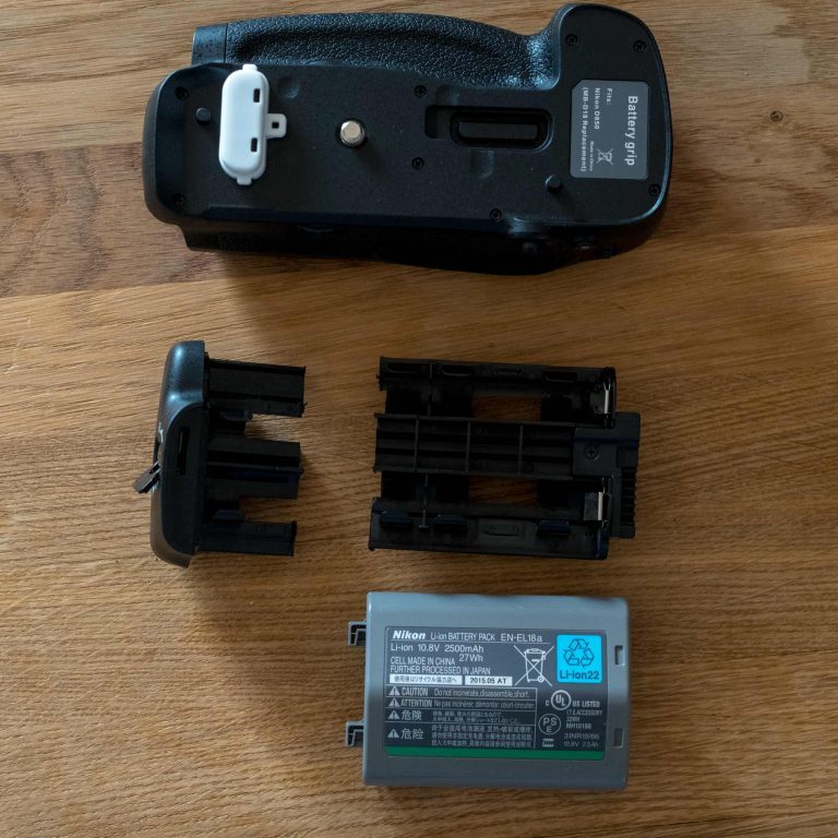 Nikon D850 / MB-D18 Multifunktions-Batterieteil