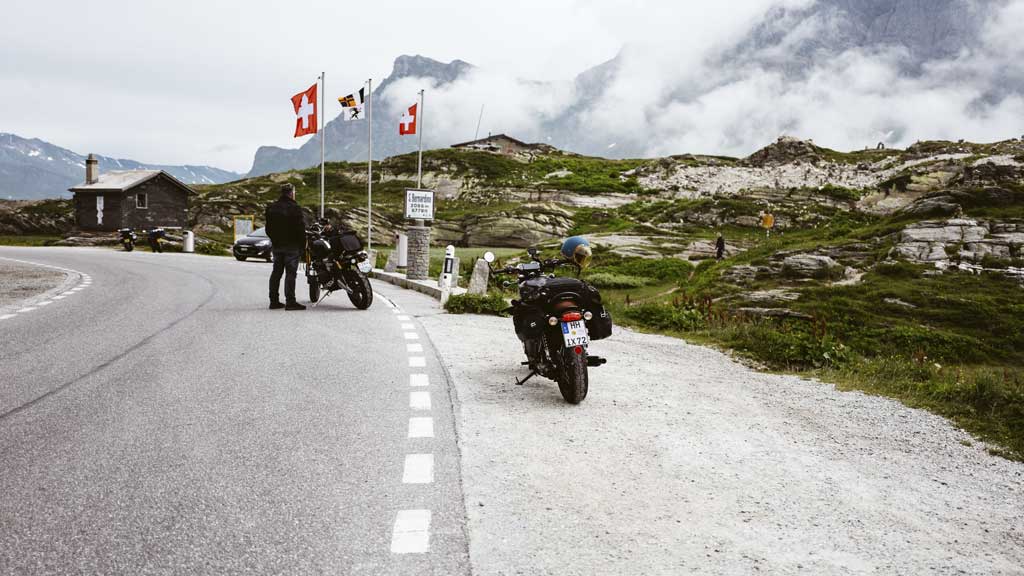 [Vlog] Motorrad-Tour durch die Alpen mit Triumph Bonneville T120 Black und Scrambler 1200 XE