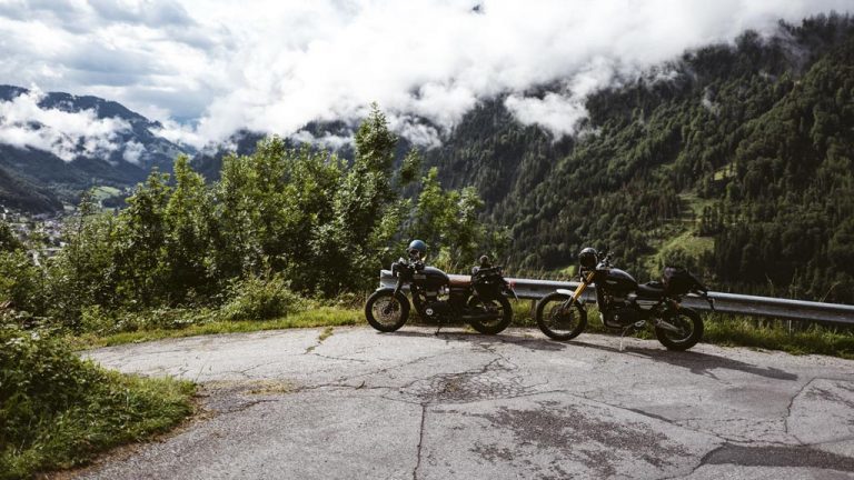 [Vlog] Motorrad-Tour durch die Alpen mit Triumph Bonneville T120 Black und Scrambler 1200 XE