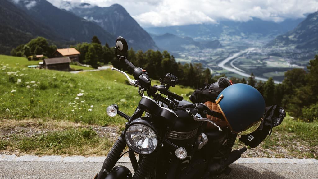 [Vlog] Motorrad-Tour durch die Alpen mit Triumph Bonneville T120 Black und Scrambler 1200 XE