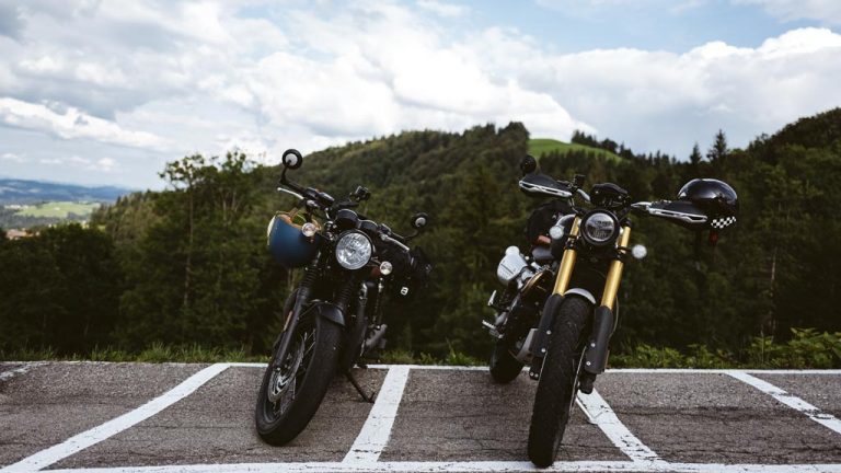 [Vlog] Motorrad-Tour durch die Alpen mit Triumph Bonneville T120 Black und Scrambler 1200 XE
