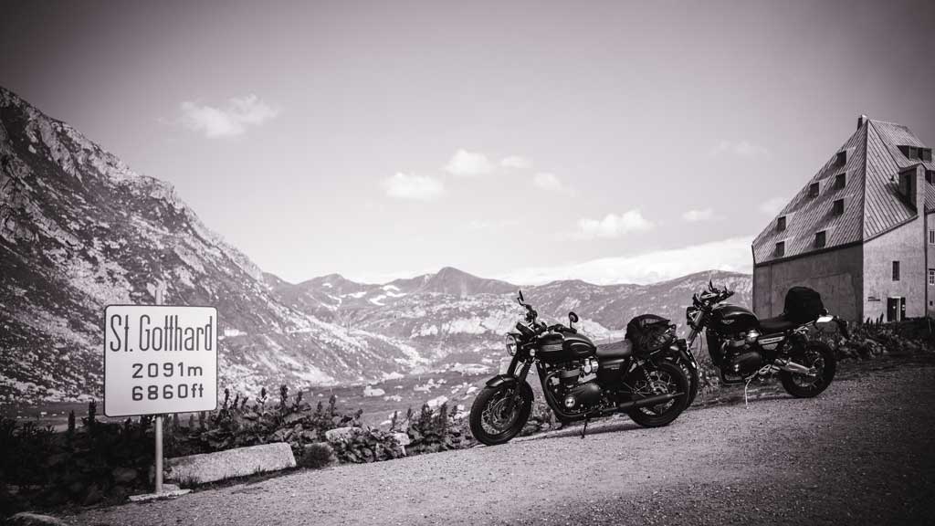 [Vlog] Motorrad-Tour durch die Alpen mit Triumph Bonneville T120 Black und Scrambler 1200 XE