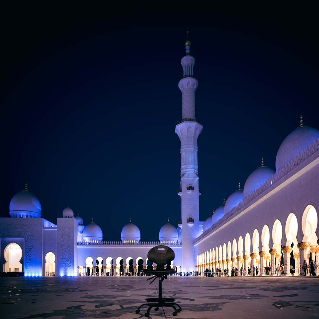 Unterwegs in Dubai - im Handgebäck Nikon Z7 & CFExpress 256 GB Speicherkarte - Scheich-Zayid-Moschee