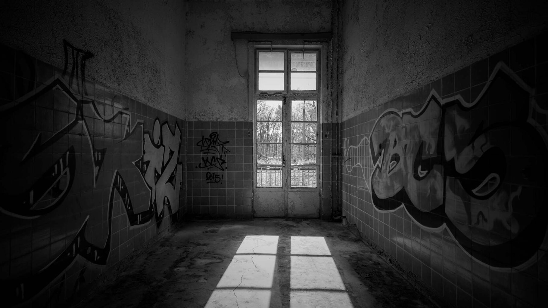 DLeica M11M Monochrome bis ISO 50'000 - DURCH DIE ALTE CHIRURGIE - Graffiti