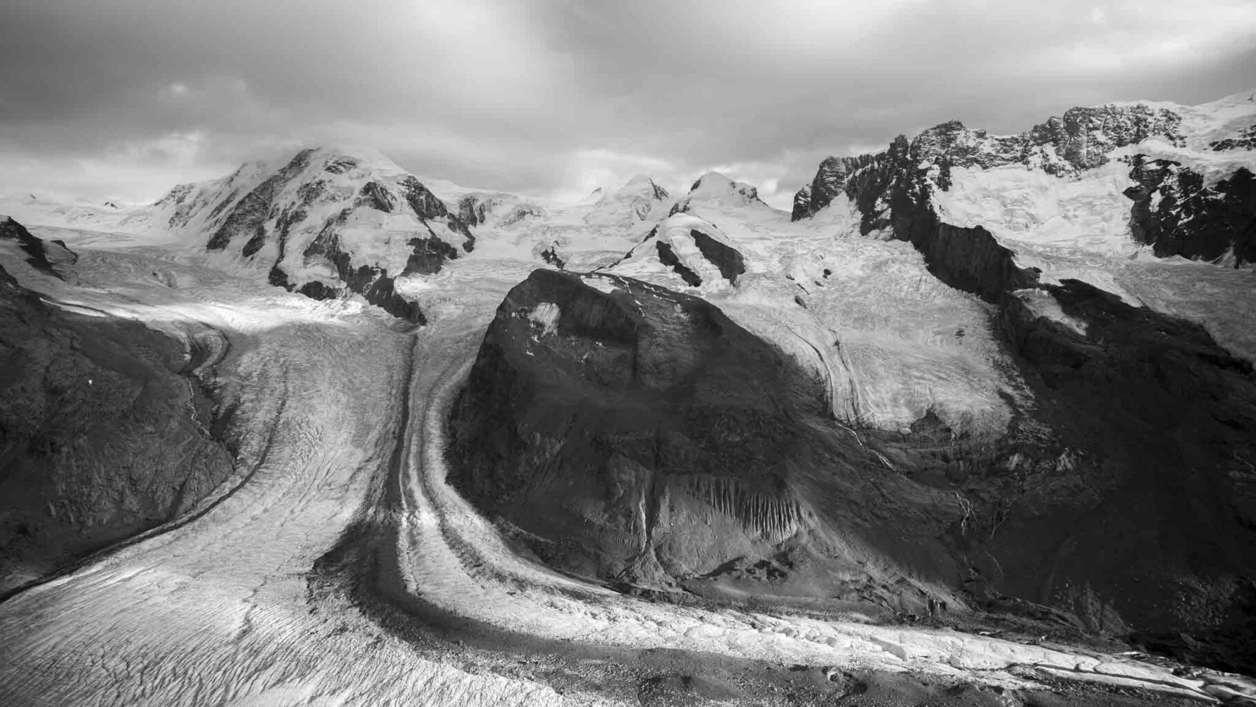 Matterhorn, Wallis, Schweiz 45° 58 ' 35" N, 7° 39' 31"0