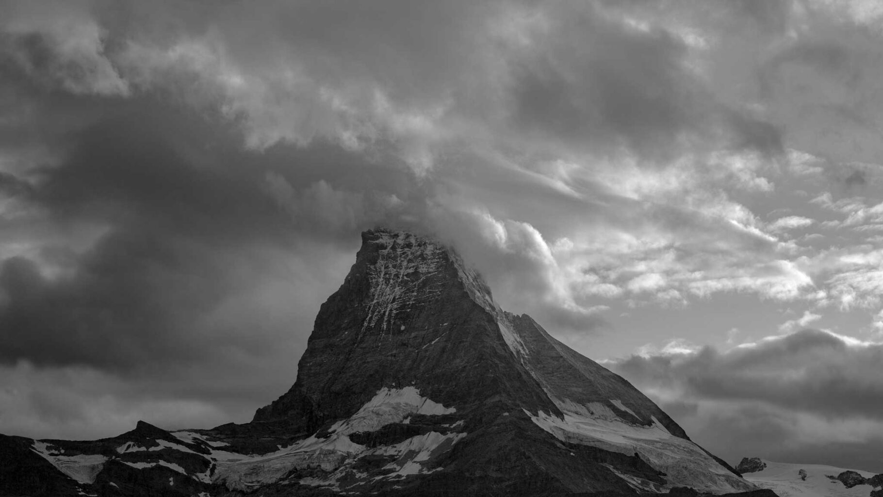 Matterhorn, Wallis, Schweiz 45° 58 ' 35" N, 7° 39' 31"0